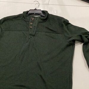 Aspen Rise Green Crewneck Sweater with Ribbed Texture